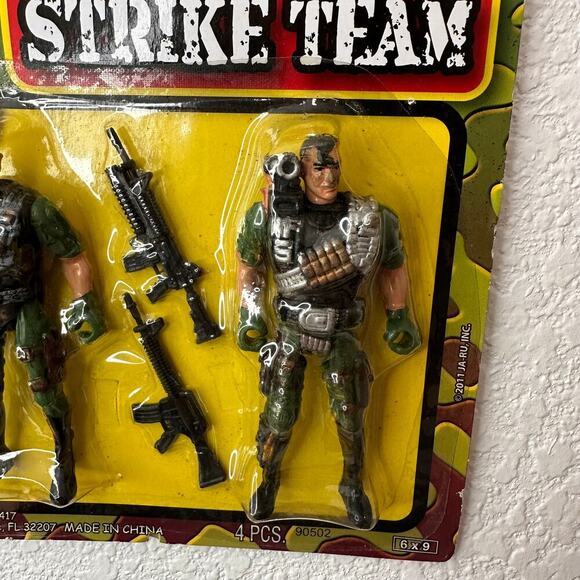 Battle Force Strike Team Poseable Figures with Weapons 4 Piece Set - Picture 4 of 9